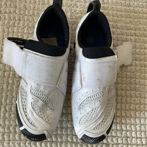 Garneau White cycling shoes with Velcro Straps